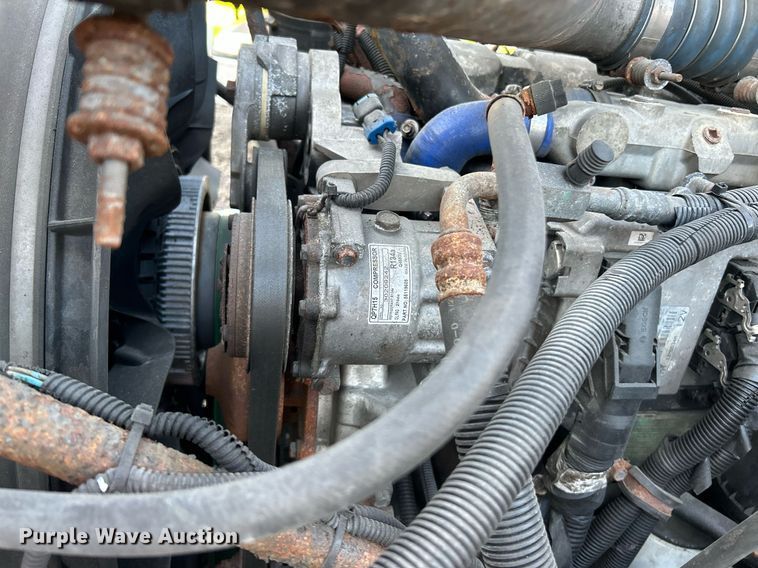 image for item NQ9819 2005 Mack CXN613  semi truck