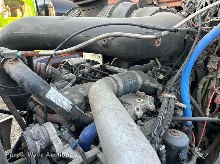 image for item NQ9819 2005 Mack CXN613  semi truck