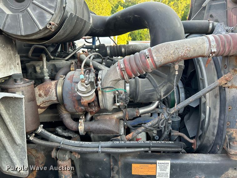 image for item NQ9819 2005 Mack CXN613  semi truck