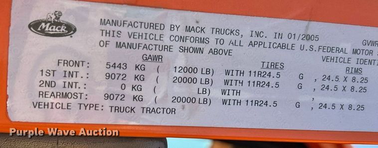 image for item NQ9819 2005 Mack CXN613  semi truck