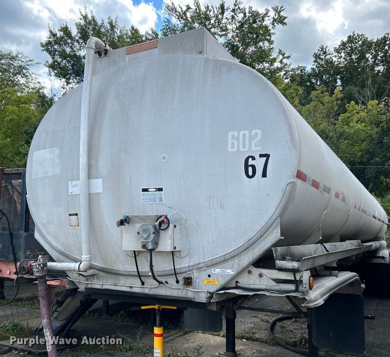 image for item NQ9820 1987 Fruehauf  tank trailer
