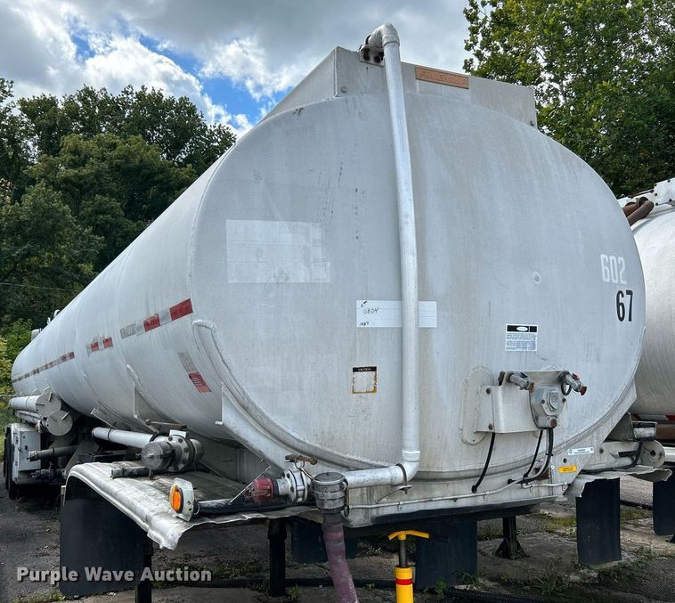 image for item NQ9820 1987 Fruehauf  tank trailer