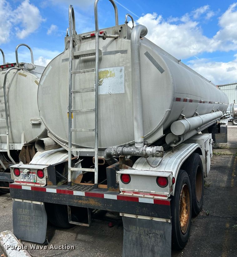 image for item NQ9820 1987 Fruehauf  tank trailer