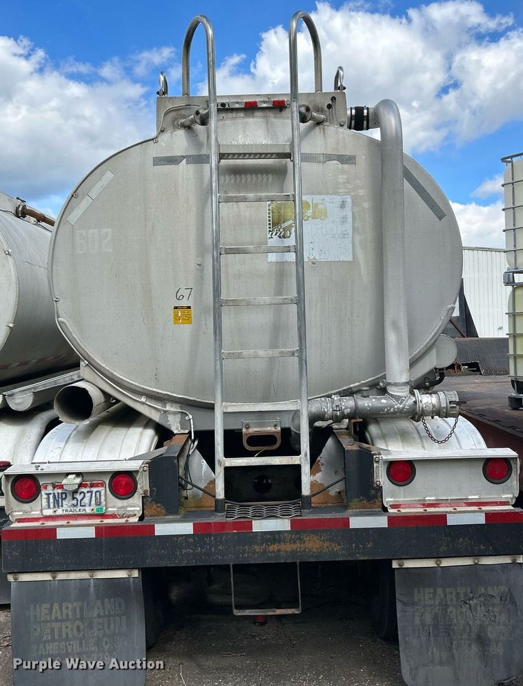 image for item NQ9820 1987 Fruehauf  tank trailer