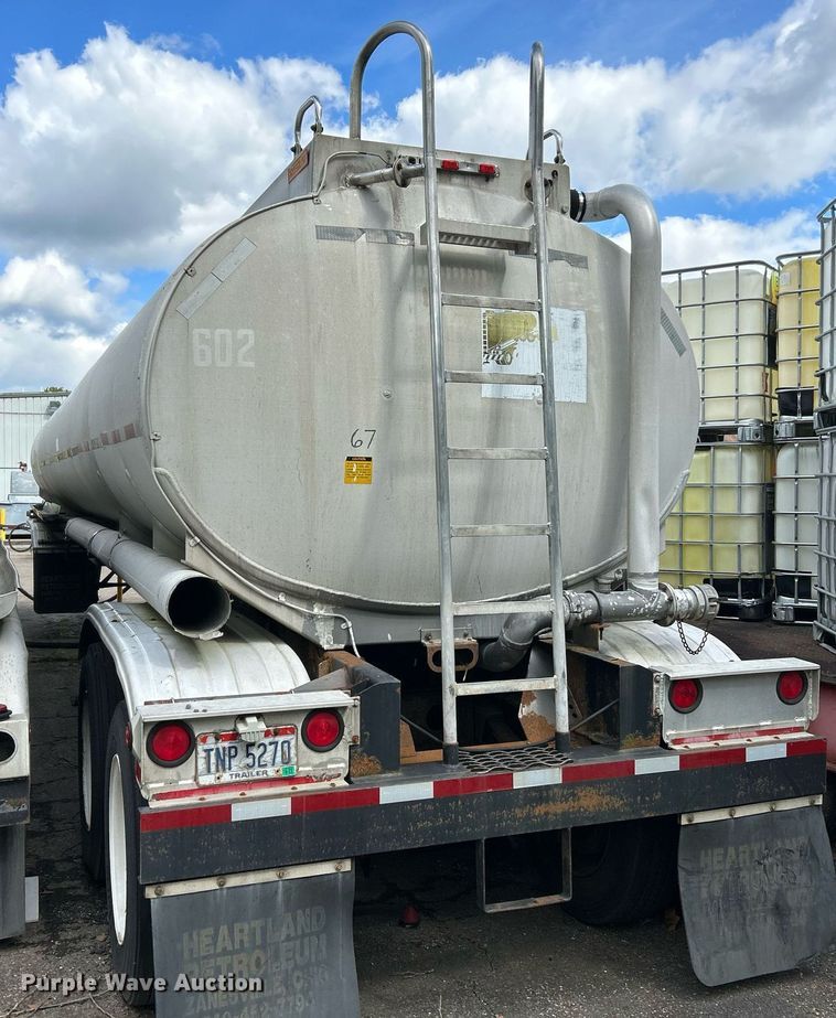 image for item NQ9820 1987 Fruehauf  tank trailer