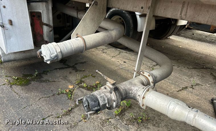 image for item NQ9820 1987 Fruehauf  tank trailer