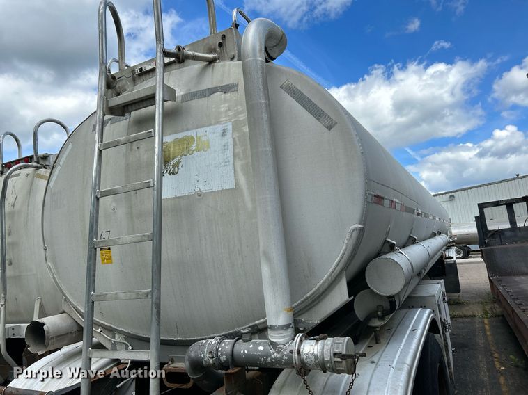image for item NQ9820 1987 Fruehauf  tank trailer