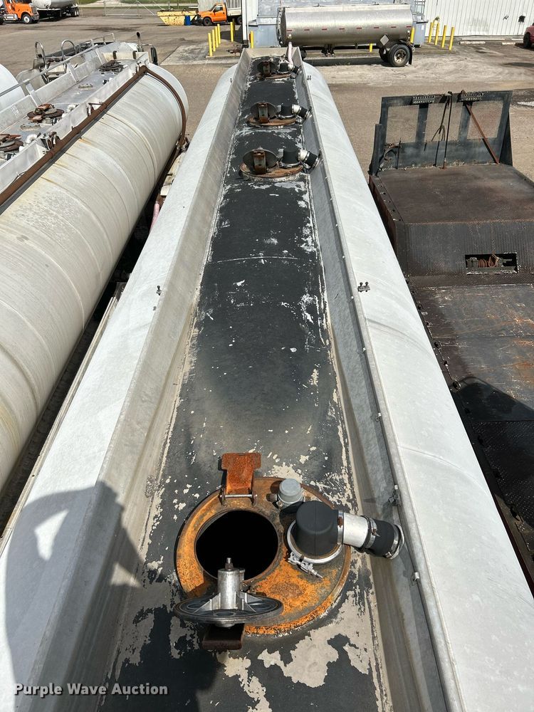 image for item NQ9820 1987 Fruehauf  tank trailer