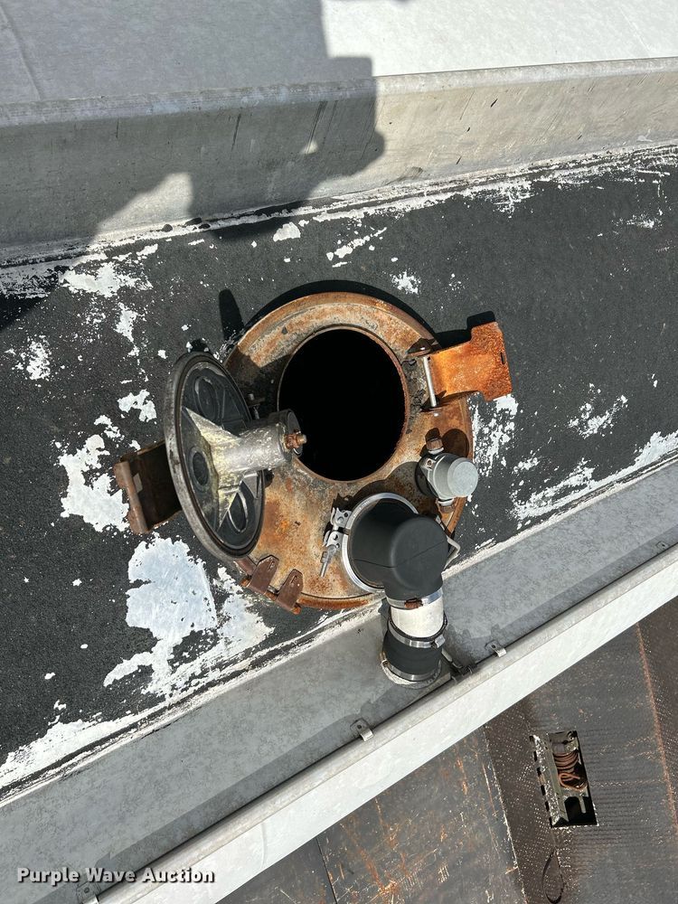 image for item NQ9820 1987 Fruehauf  tank trailer