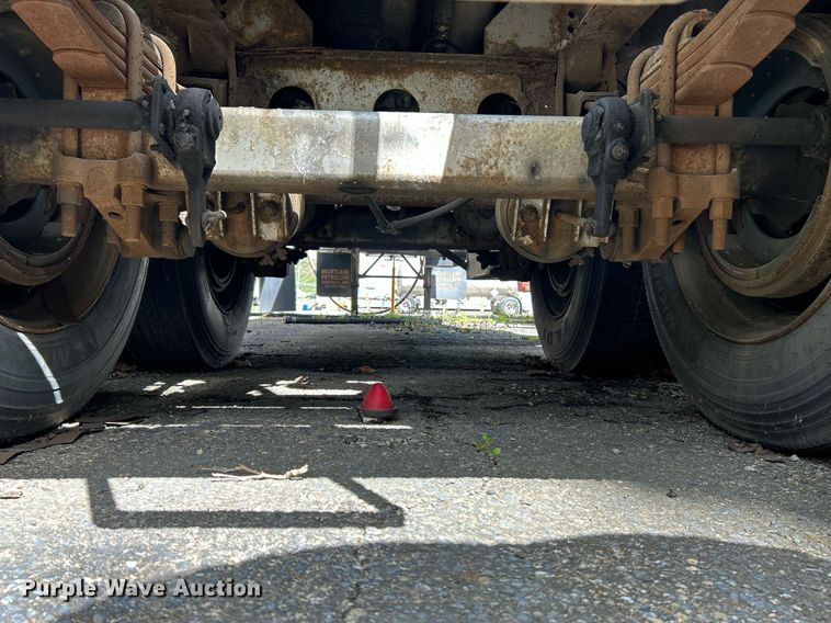 image for item NQ9820 1987 Fruehauf  tank trailer