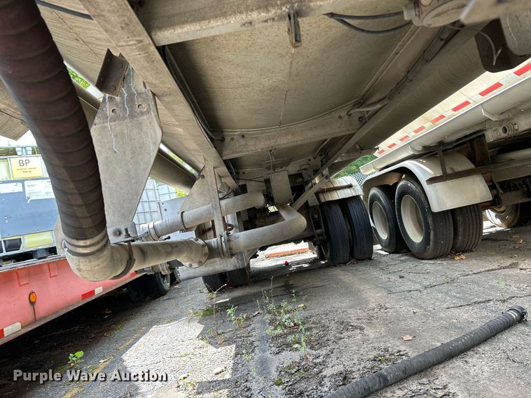 image for item NQ9820 1987 Fruehauf  tank trailer