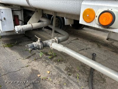 image for item NQ9820 1987 Fruehauf  tank trailer