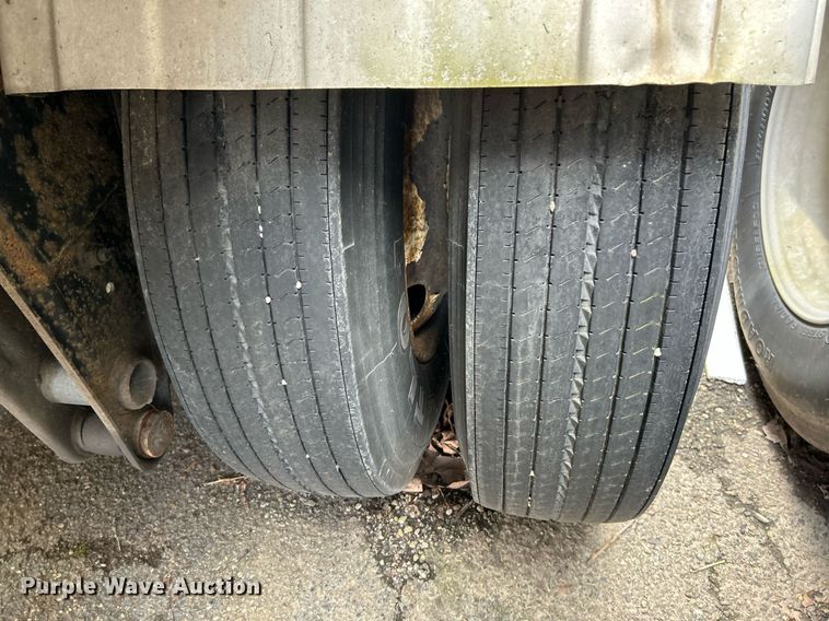 image for item NQ9820 1987 Fruehauf  tank trailer