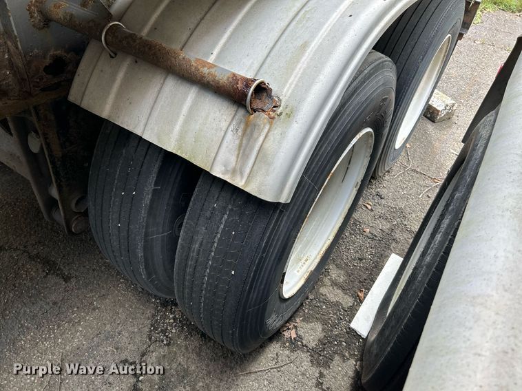 image for item NQ9820 1987 Fruehauf  tank trailer