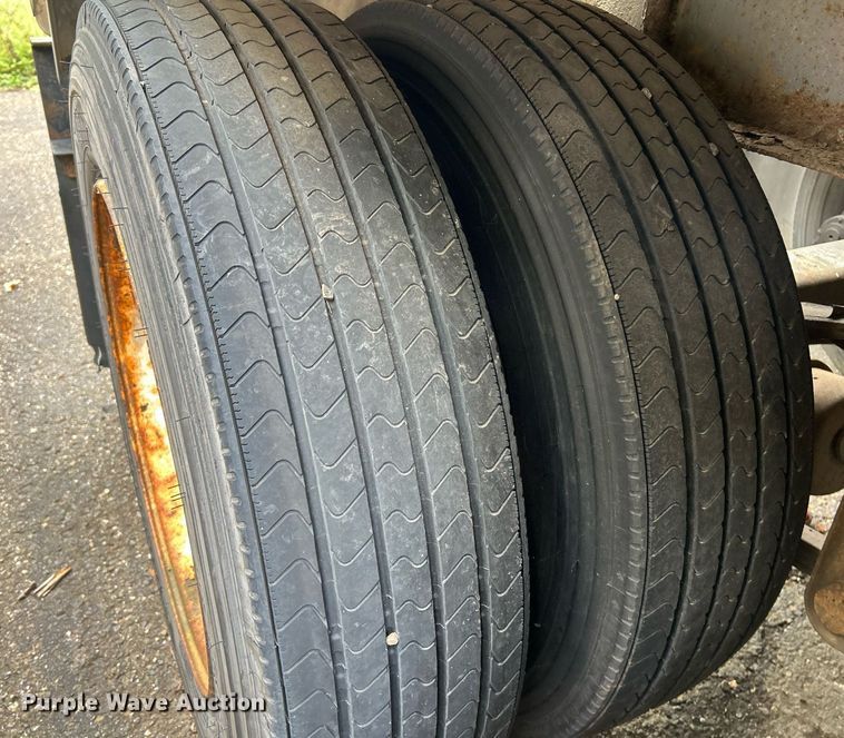 image for item NQ9820 1987 Fruehauf  tank trailer