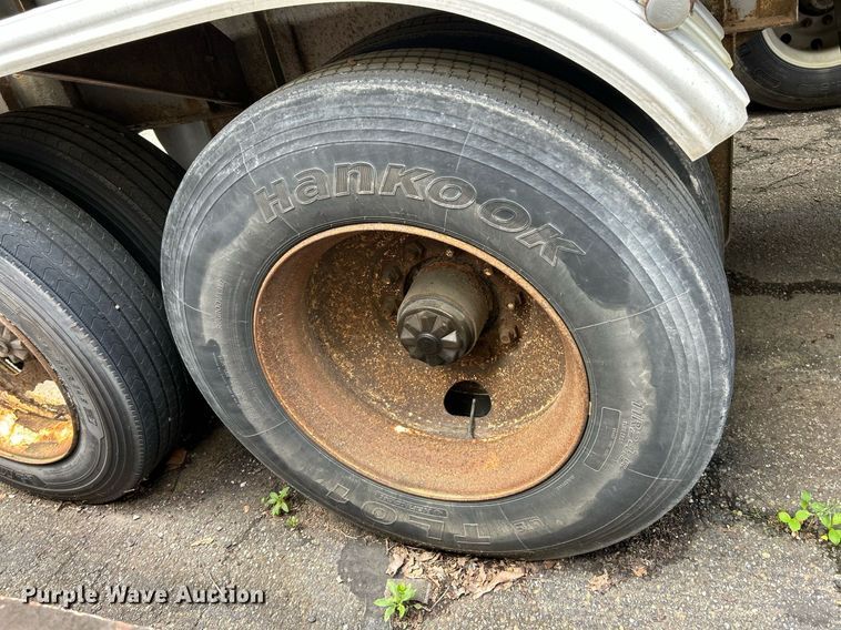 image for item NQ9820 1987 Fruehauf  tank trailer