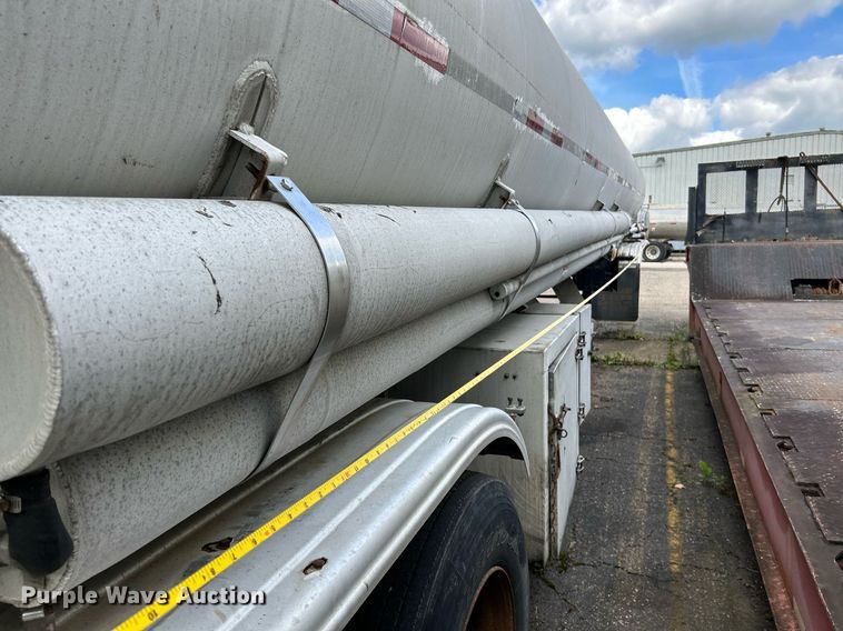 image for item NQ9820 1987 Fruehauf  tank trailer
