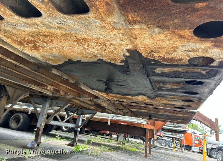 image for item NQ9822 1983 Strick  dry van trailer