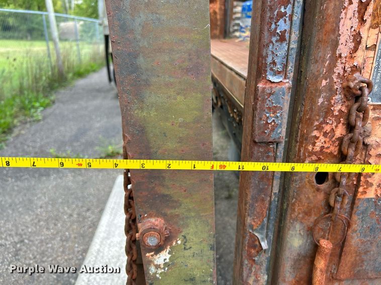 image for item NQ9822 1983 Strick  dry van trailer