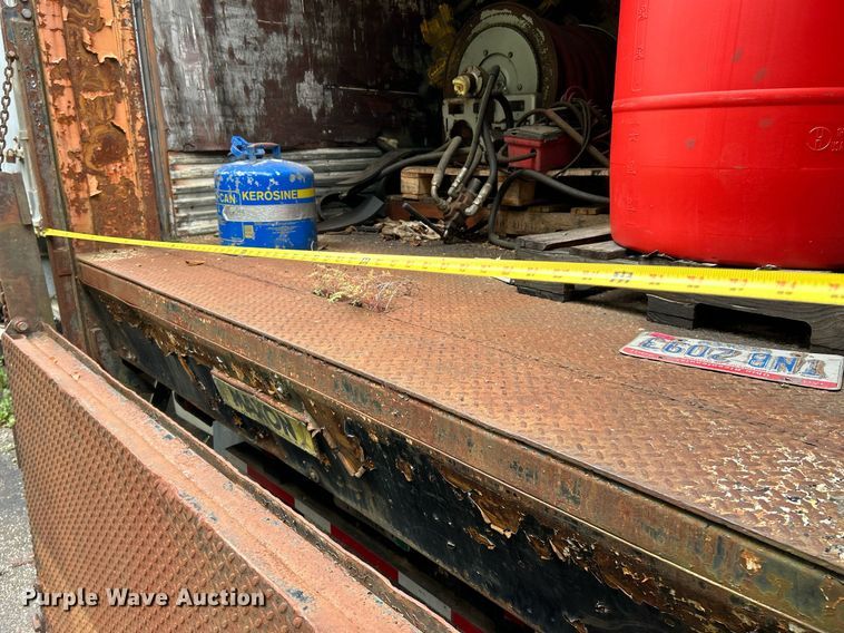 image for item NQ9822 1983 Strick  dry van trailer