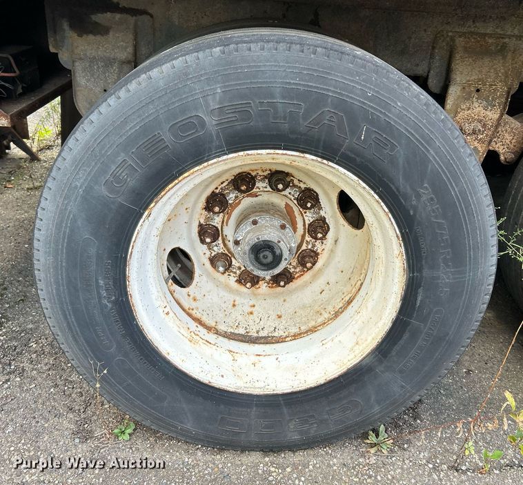 image for item NQ9822 1983 Strick  dry van trailer