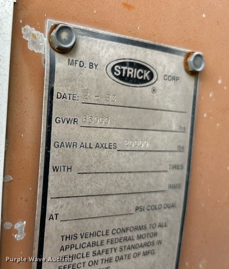 image for item NQ9822 1983 Strick  dry van trailer