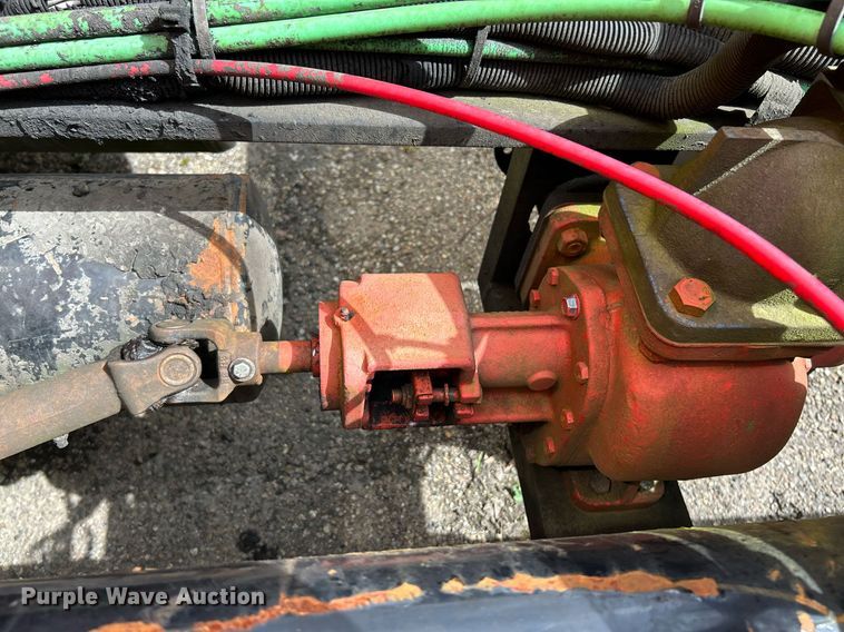 image for item NQ9825 2000 Freightliner Century Class  semi truck