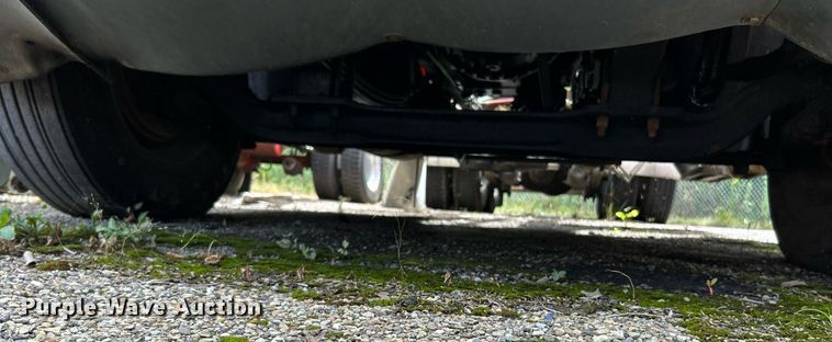 image for item NQ9825 2000 Freightliner Century Class  semi truck