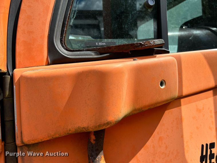 image for item NQ9825 2000 Freightliner Century Class  semi truck