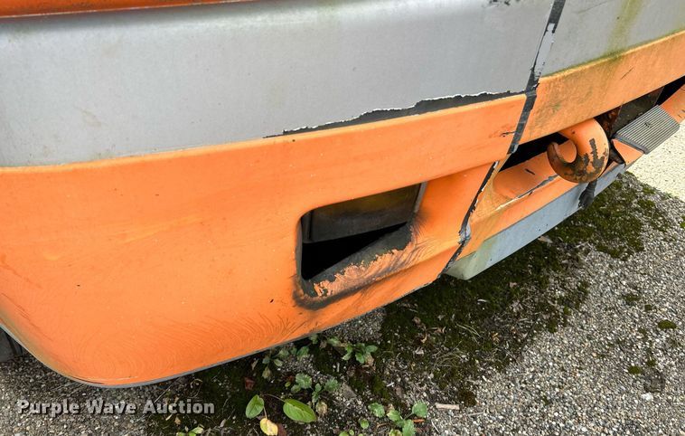 image for item NQ9825 2000 Freightliner Century Class  semi truck