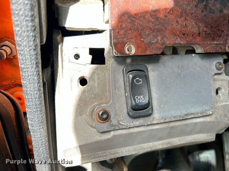 image for item NQ9825 2000 Freightliner Century Class  semi truck