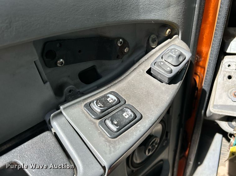 image for item NQ9825 2000 Freightliner Century Class  semi truck