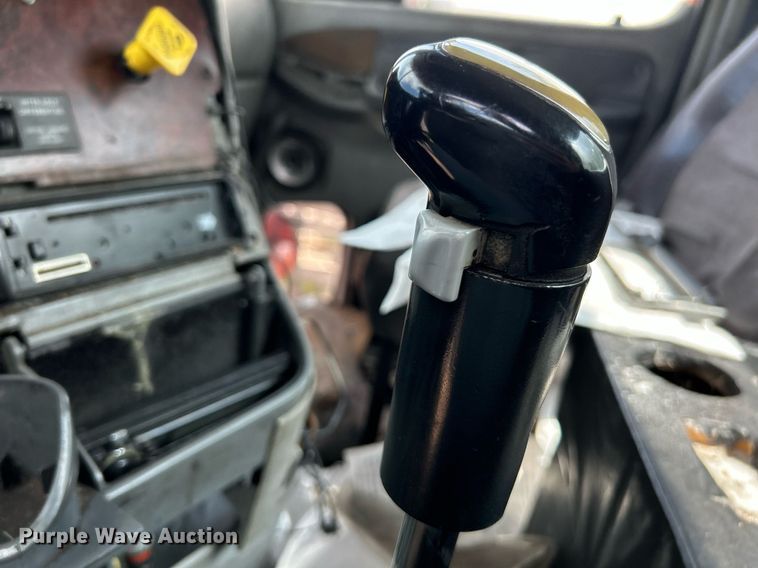 image for item NQ9825 2000 Freightliner Century Class  semi truck