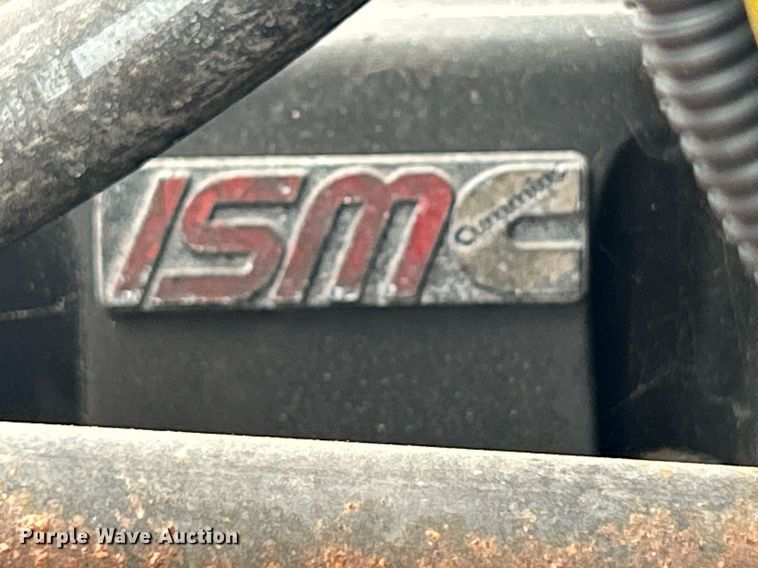 image for item NQ9825 2000 Freightliner Century Class  semi truck