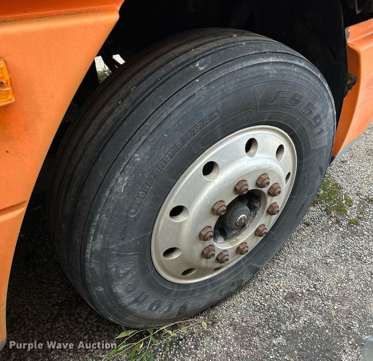 image for item NQ9825 2000 Freightliner Century Class  semi truck