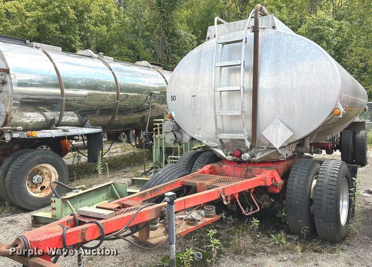 image for item NQ9826 1983 Clough  tank trailer