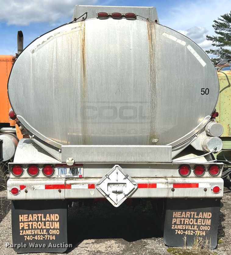 image for item NQ9826 1983 Clough  tank trailer