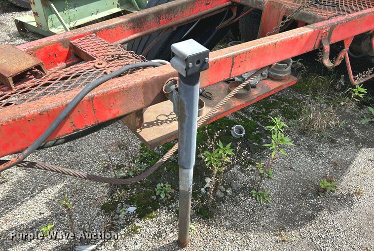 image for item NQ9826 1983 Clough  tank trailer