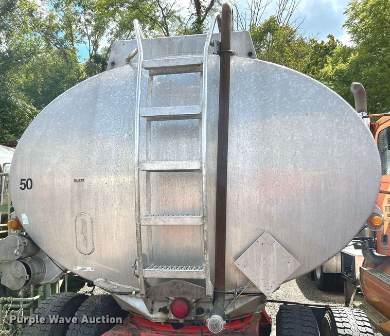 image for item NQ9826 1983 Clough  tank trailer