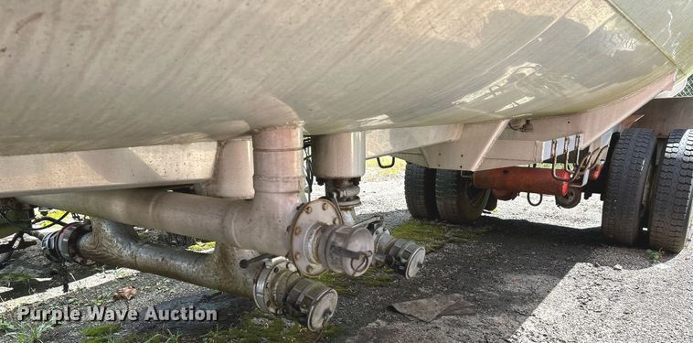 image for item NQ9826 1983 Clough  tank trailer