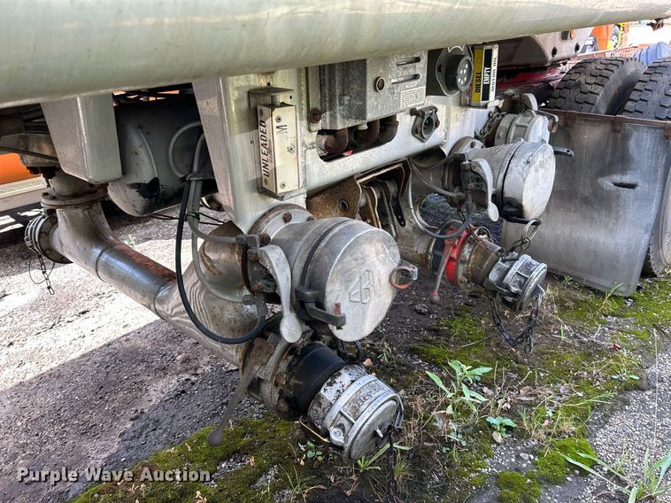 image for item NQ9826 1983 Clough  tank trailer