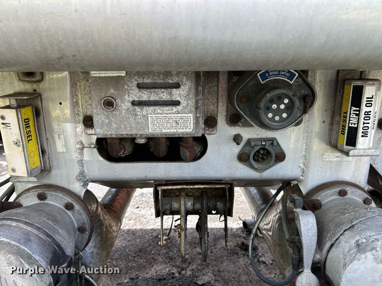 image for item NQ9826 1983 Clough  tank trailer