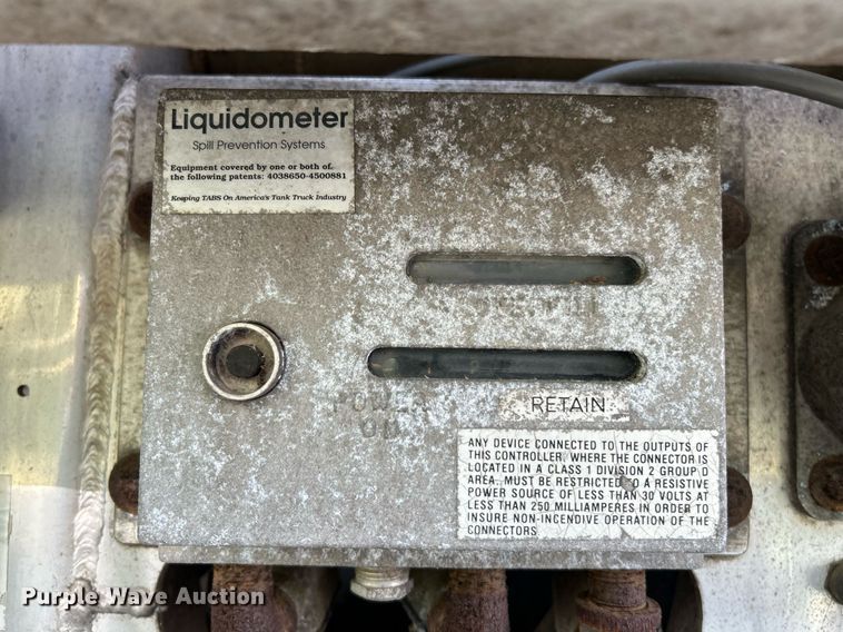 image for item NQ9826 1983 Clough  tank trailer