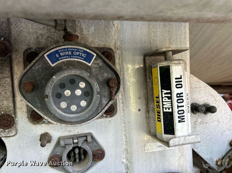 image for item NQ9826 1983 Clough  tank trailer