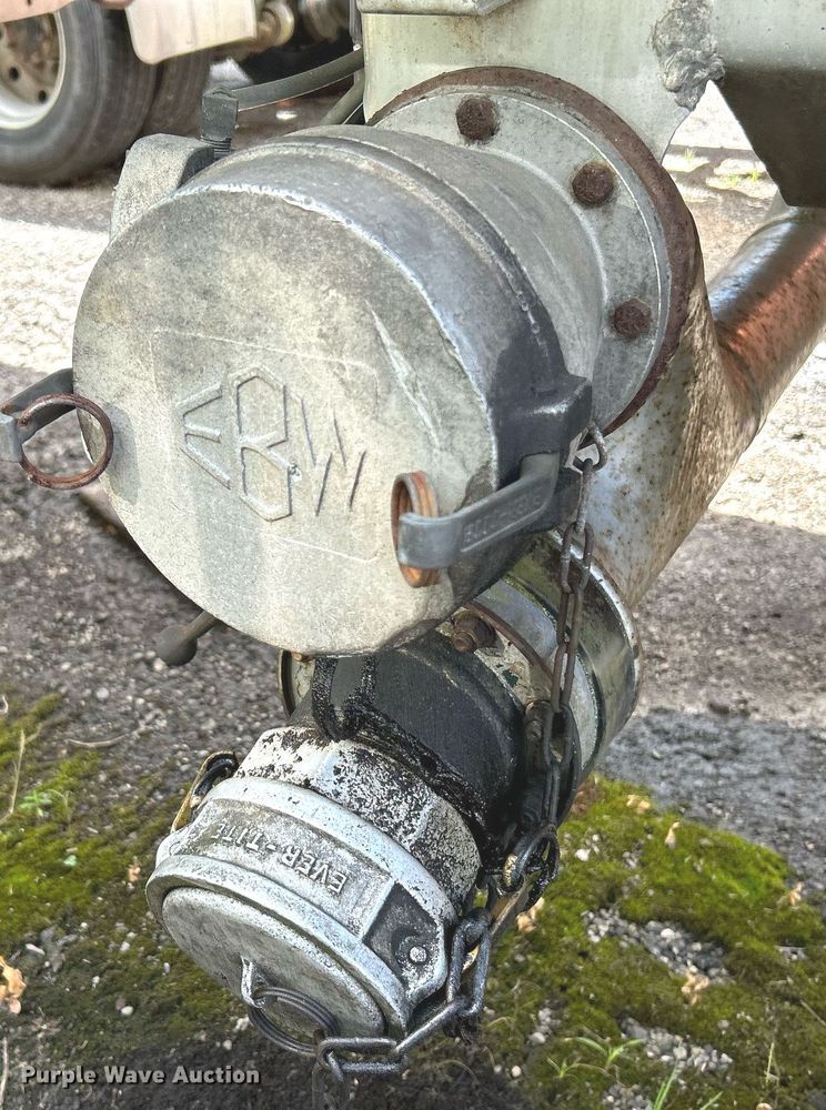 image for item NQ9826 1983 Clough  tank trailer