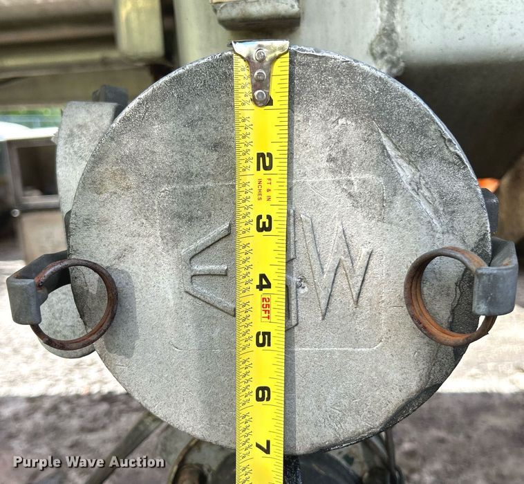 image for item NQ9826 1983 Clough  tank trailer