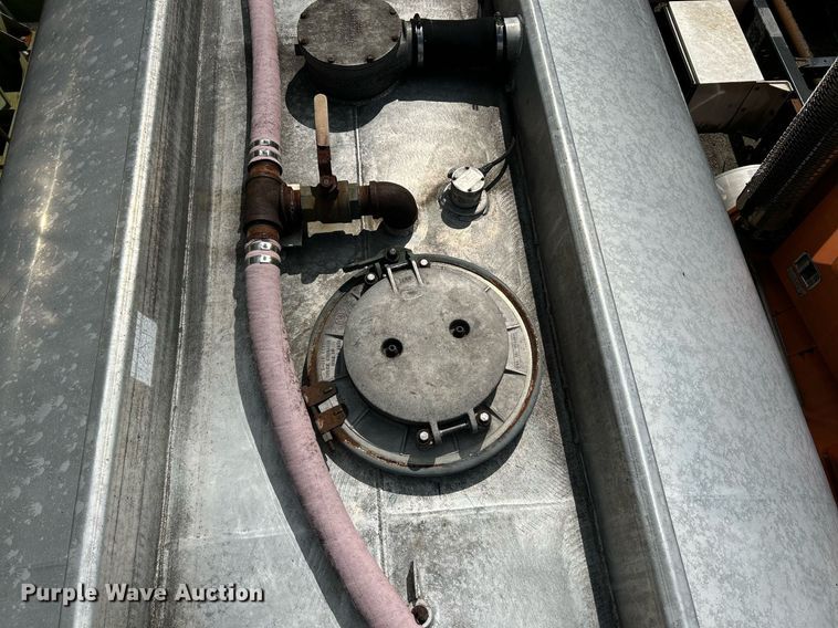 image for item NQ9826 1983 Clough  tank trailer