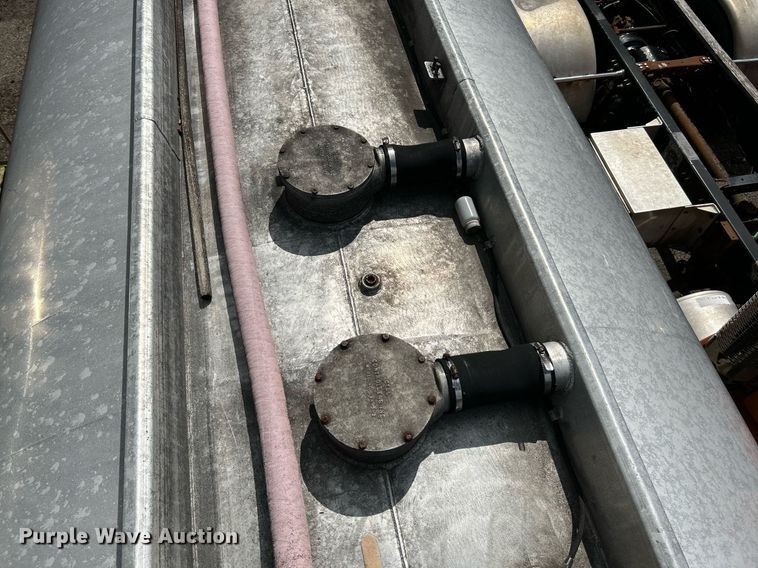 image for item NQ9826 1983 Clough  tank trailer