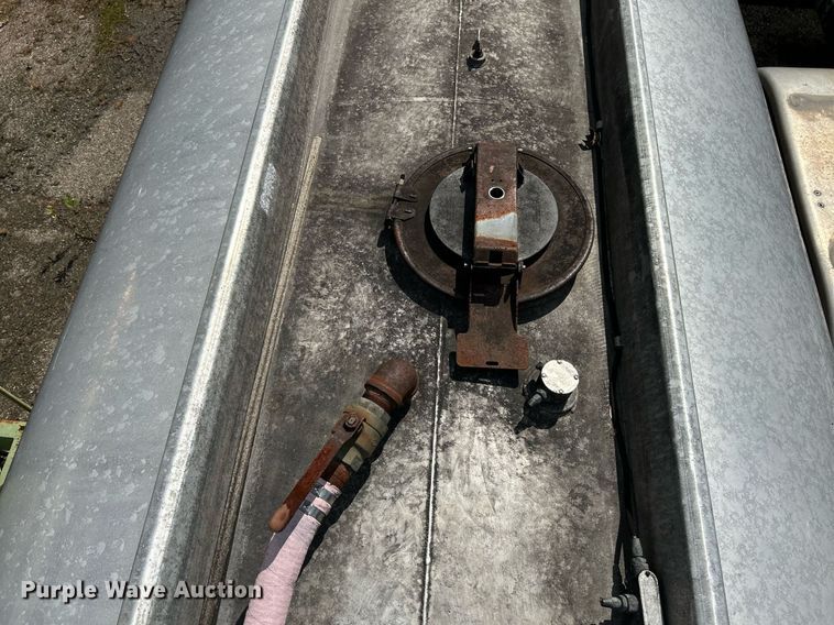 image for item NQ9826 1983 Clough  tank trailer