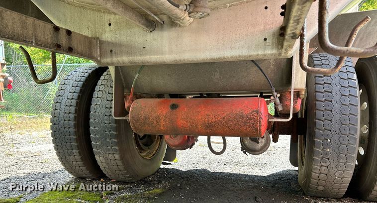 image for item NQ9826 1983 Clough  tank trailer